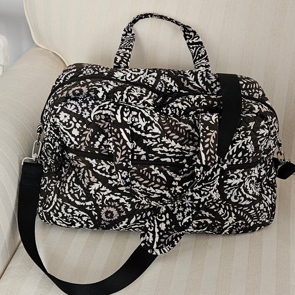SALE Vera Bradley Medium Traveler Duffle Bag in Paisley Noir